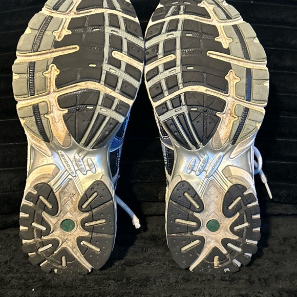 Brooks 8.5 women’s wide - Picture 7 of 8